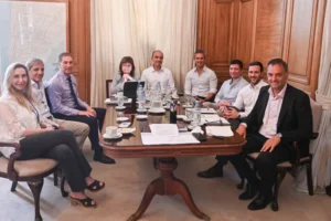 El Gobierno cede ante la oposición y retira el recorte en licencias médicas