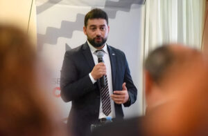 Zárate, ministro de seguridad de La Rioja endurece la respuesta estatal ante amenazas escolares y confirma 20 causas en la Capital