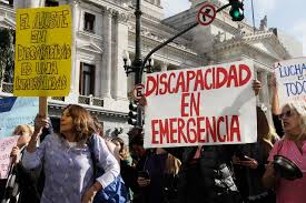 Milei eliminó subsidios al transporte para personas con discapacidad y estalló la polémica: “Ni Videla se animó a tanto”
