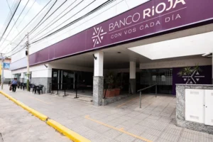 Banco Rioja evalúa tasa del 29% para refinanciar tarjetas